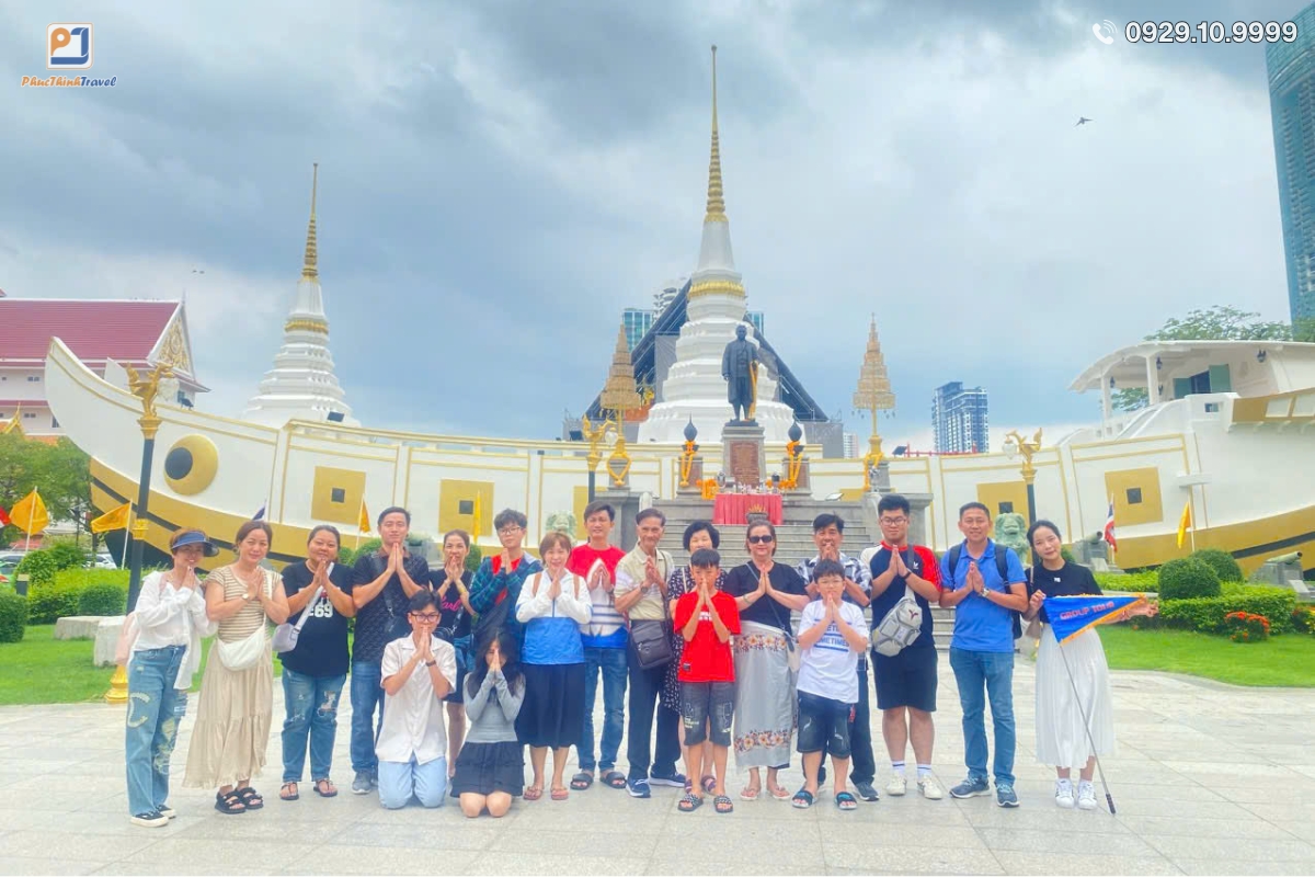 Thái Lan đặc biệt nổi tiếng với những ngôi chùa lớn và linh thiêng 