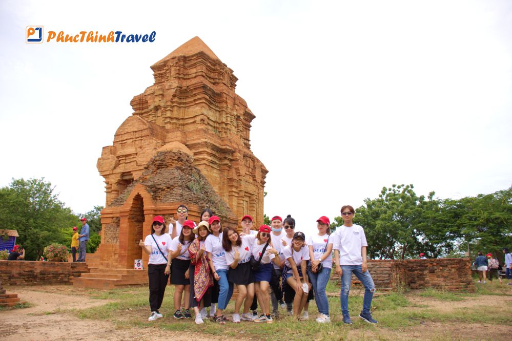 Tour du lịch Phan Thiết - Mũi Né - Check in Bikini beach - Khám phá khu du lịch You and Me Bàu Trắng