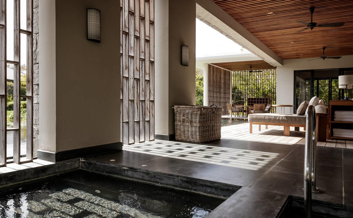 Khu vực thư giãn và bể sục jacuzzi